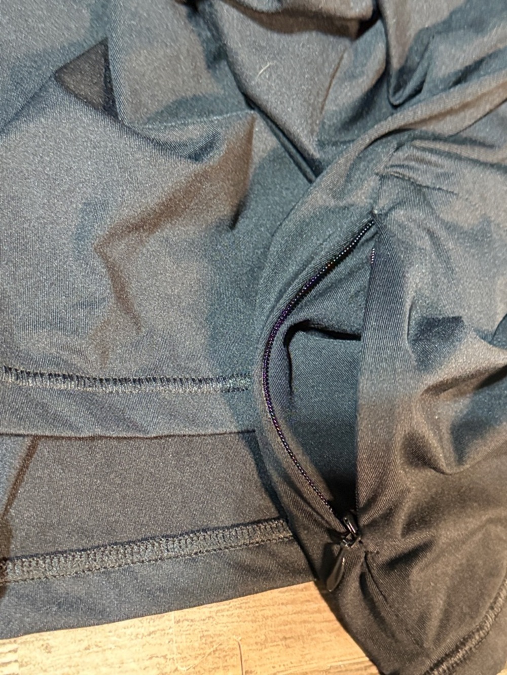Athleta North Point Rashguard EUC - Picture 6 of 7